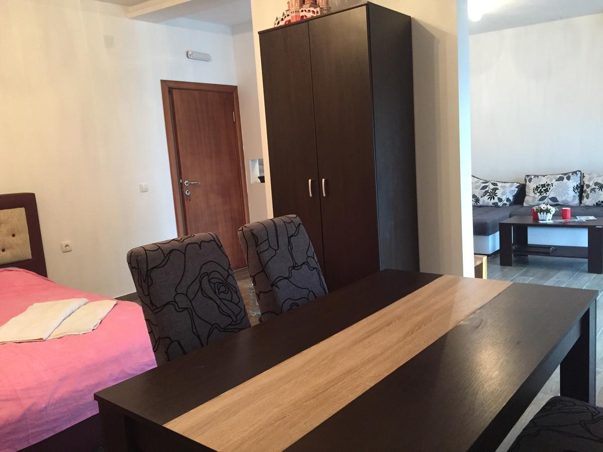 Casa Mila Apartments & Bungalows 울친 외부 사진